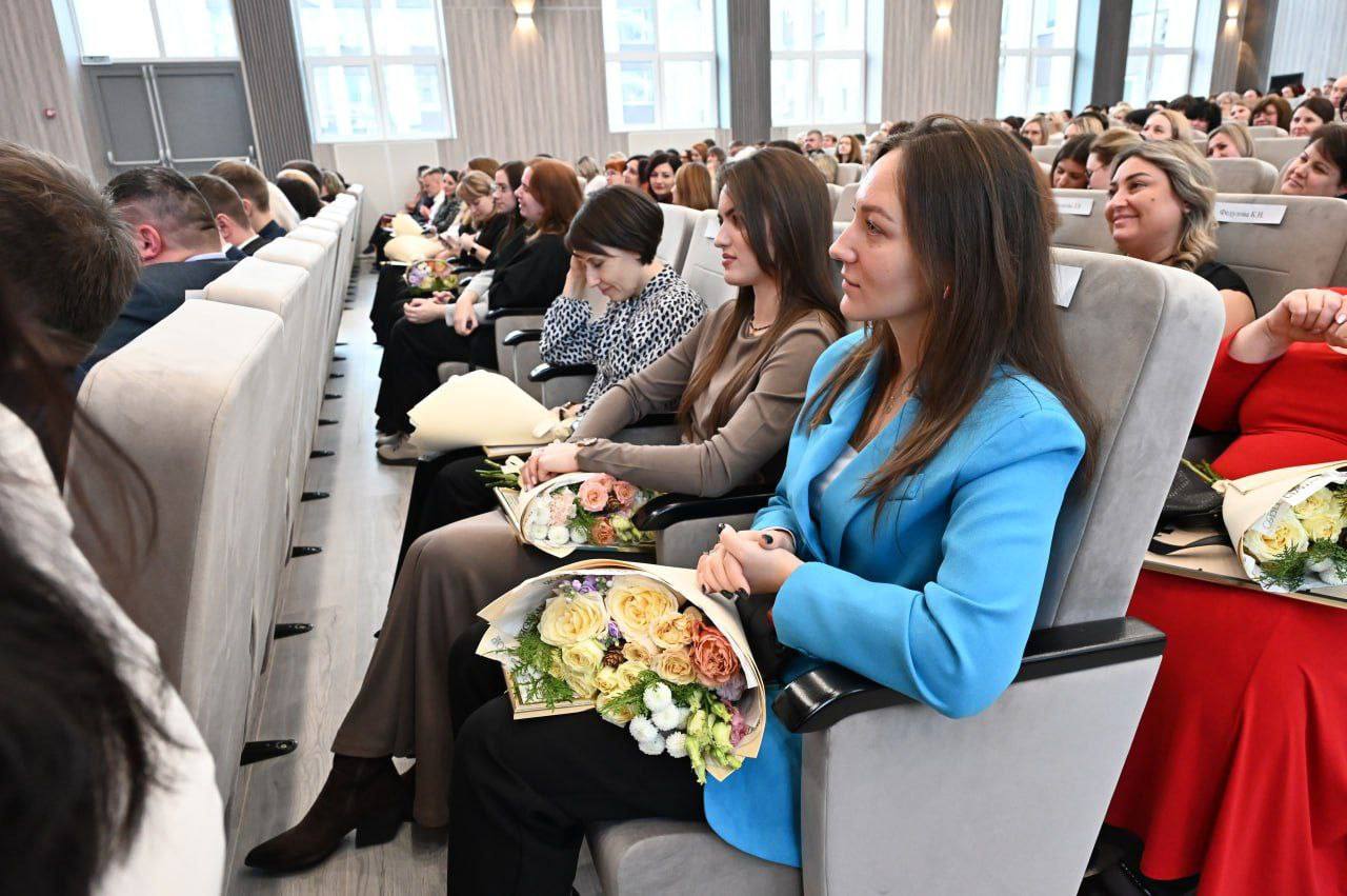 Глава Городского округа Серпухов Алексей Шимко вместе с его командой подвели итоги 2025 года Глава Городского округа Серпухов Алексей Шимко вместе с его командой подвели итоги 2025 года