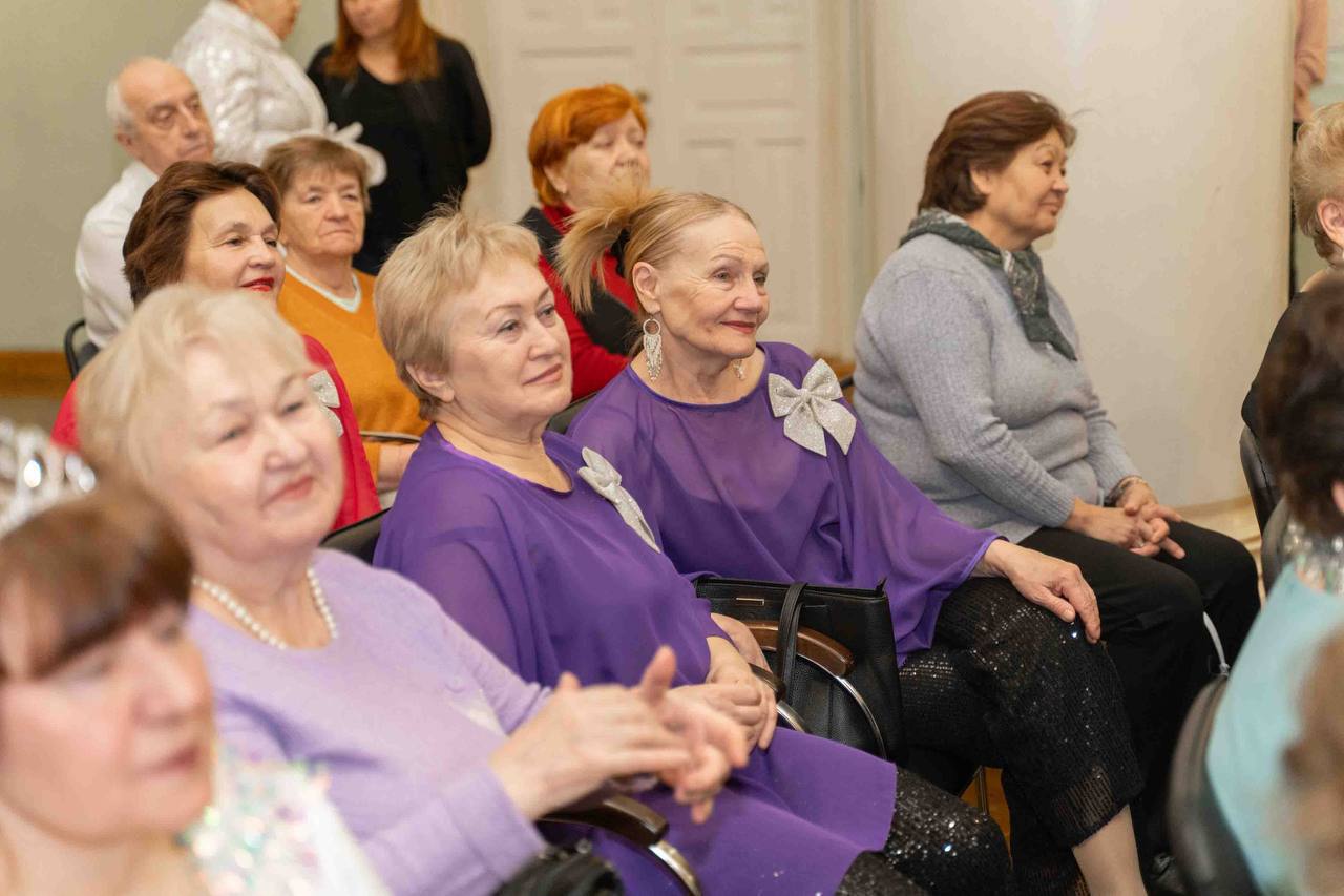 Глава Жуковского поздравил с наступающим Новым годом участников клуба «Активное долголетие» Глава Жуковского поздравил с наступающим Новым годом участников клуба «Активное долголетие»