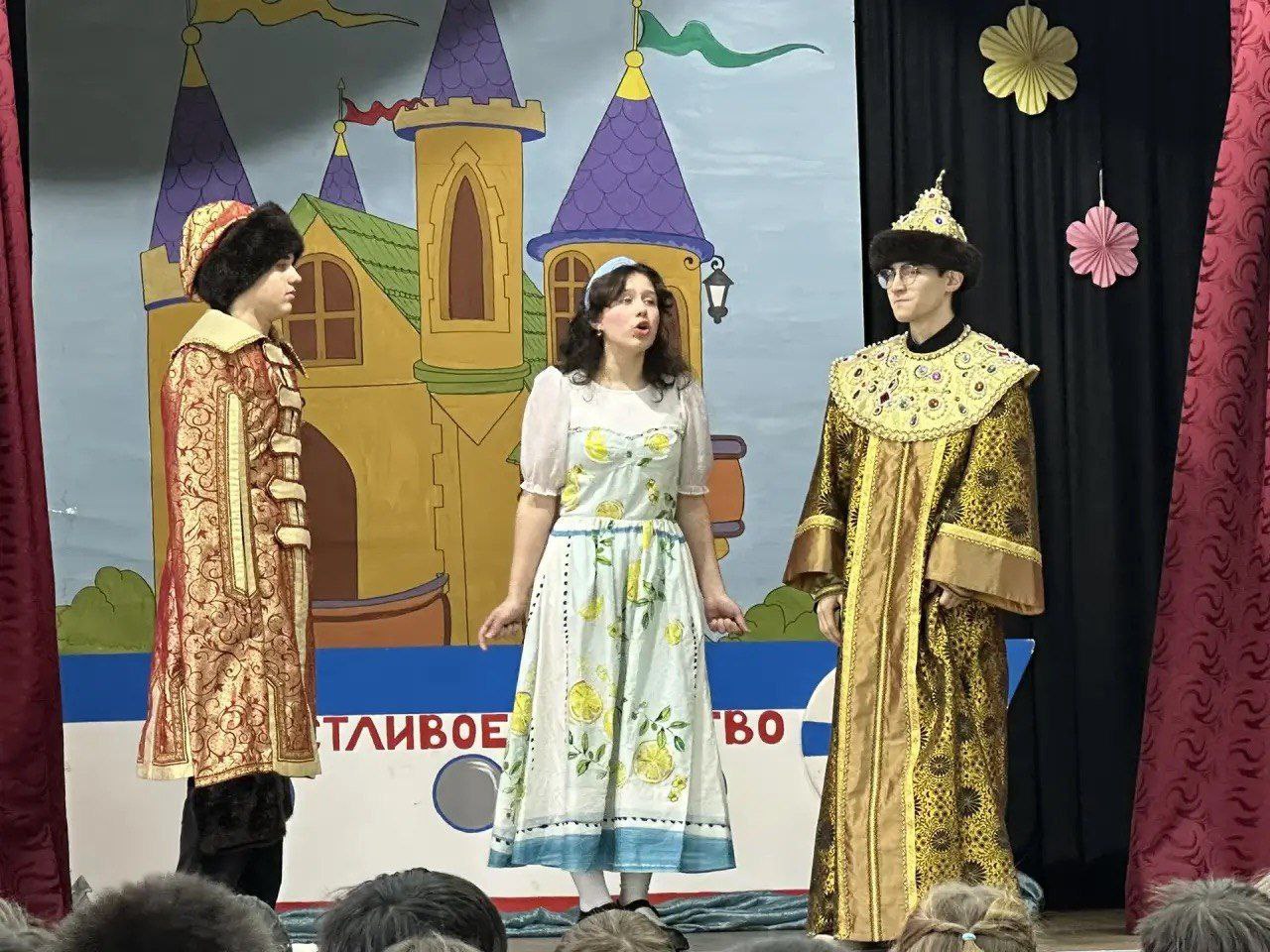 Гимназисты из Долгопрудного посвятили предновогодние дни добрым делам