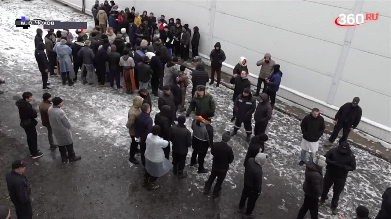 Сюжет в программе «Новости» на телеканале «360»: сотрудники военного следственного управления СК РФ по Чеховскому гарнизону провели рейд по выявлению лиц, не вставших на воинский учет в промзонах и общежитиях городского...