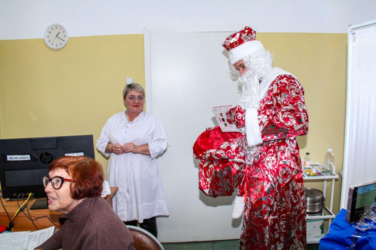 Жители муниципалитета стали свидетелями и участниками незабываемого новогоднего шествия по улицам города Жители муниципалитета стали свидетелями и участниками незабываемого новогоднего шествия по улицам города
