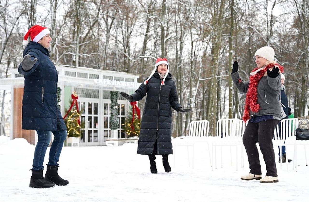 В парке усадьбы Кривякино прошло областное мероприятие «Новый год под шубой» и открытие VII новогоднего арт-фестиваля «ЧУднЫе Ёлки» В парке усадьбы Кривякино прошло областное мероприятие «Новый год под шубой» и открытие VII новогоднего арт-фестиваля «ЧУднЫе Ёлки»