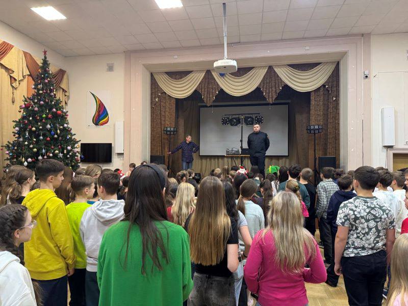 В преддверии новогодних каникул сотрудники отделения по делам несовершеннолетних ОМВД России по г.о. Жуковский провели профилактические беседы в школах В преддверии новогодних каникул сотрудники отделения по делам несовершеннолетних ОМВД России по г.о. Жуковский провели профилактические беседы в школах