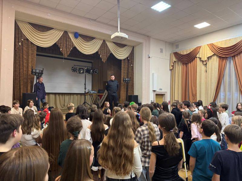 В преддверии новогодних каникул сотрудники отделения по делам несовершеннолетних ОМВД России по г.о. Жуковский провели профилактические беседы в школах В преддверии новогодних каникул сотрудники отделения по делам несовершеннолетних ОМВД России по г.о. Жуковский провели профилактические беседы в школах