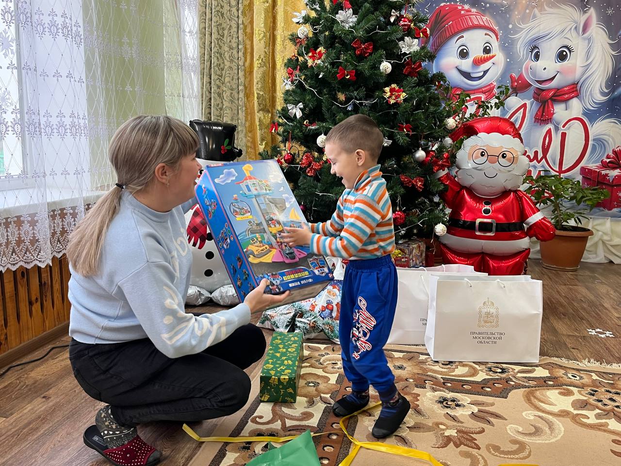 4-летний Витя из ДНР получил от Андрея Воробьева самый желанный подарок на Новый год – игровой набор «Щенячий патруль» 4-летний Витя из ДНР получил от Андрея Воробьева самый желанный подарок на Новый год – игровой набор «Щенячий патруль»