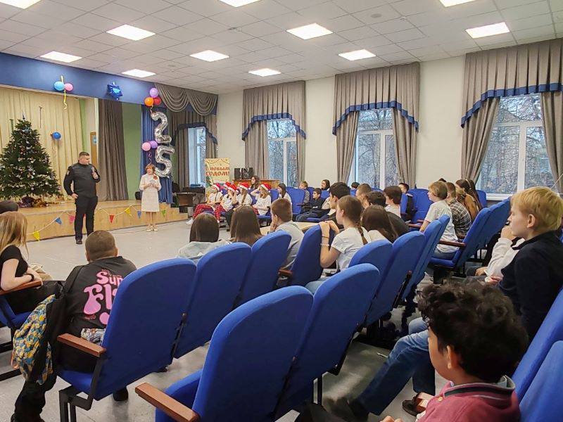 В преддверии новогодних каникул сотрудники отделения по делам несовершеннолетних ОМВД России по г.о. Жуковский провели профилактические беседы в школах В преддверии новогодних каникул сотрудники отделения по делам несовершеннолетних ОМВД России по г.о. Жуковский провели профилактические беседы в школах