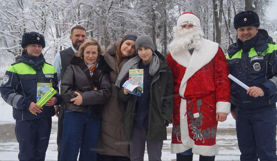 Сотрудники Госавтоинспекции в Сергиевом Посаде приняли участие в акции «Полицейский Дед Мороз»
