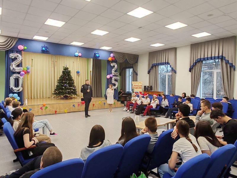 В преддверии новогодних каникул сотрудники отделения по делам несовершеннолетних ОМВД России по г.о. Жуковский провели профилактические беседы в школах В преддверии новогодних каникул сотрудники отделения по делам несовершеннолетних ОМВД России по г.о. Жуковский провели профилактические беседы в школах