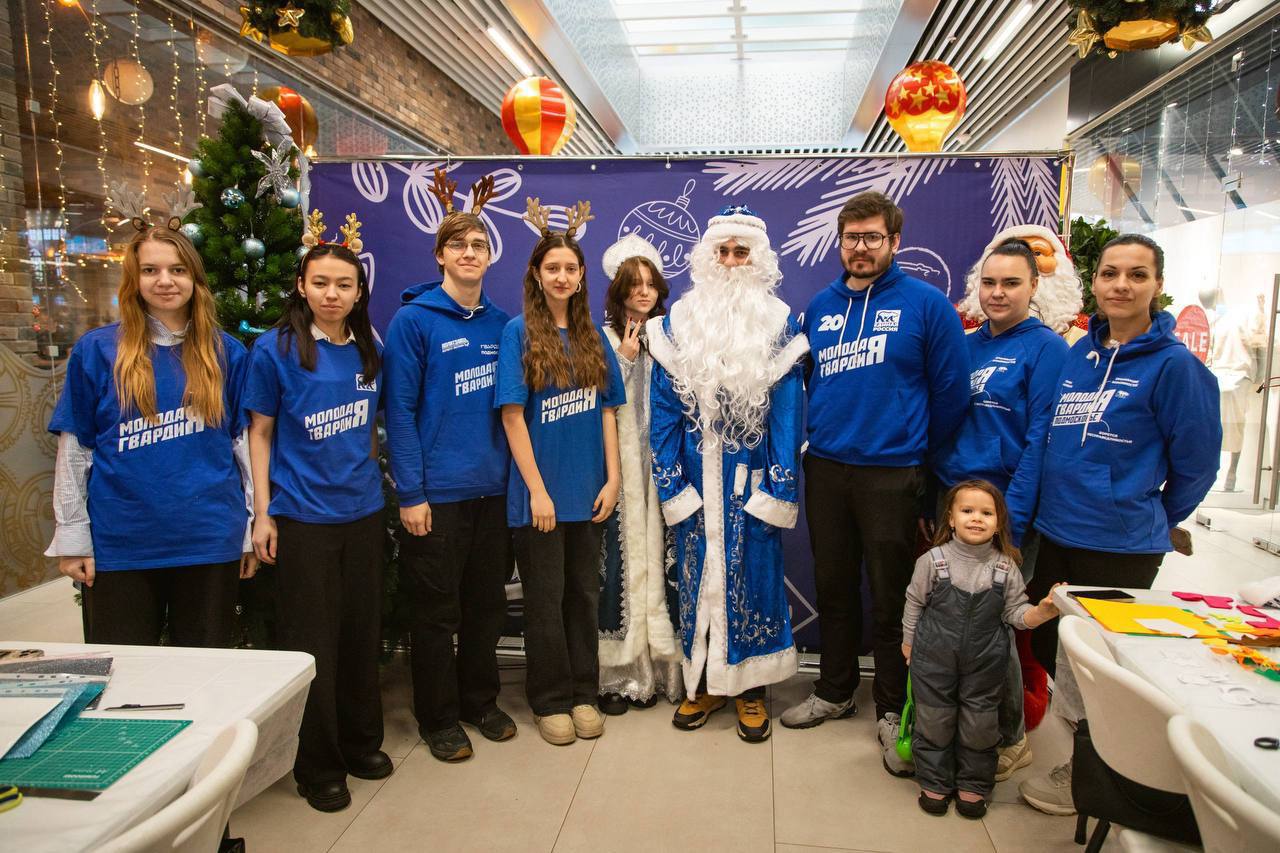 Около 300 домодедовцев приняли участие в доброй предновогодней акции «МастЕРские Деда Мороза» от партии «Единая Россия» Около 300 домодедовцев приняли участие в доброй предновогодней акции «МастЕРские Деда Мороза» от партии «Единая Россия»