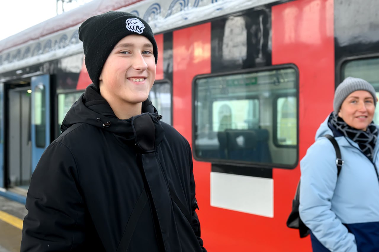 Андрей Воробьев исполнил новогоднее желание мальчика из Серпухова – побывать в роли машиниста электропоезда Андрей Воробьев исполнил новогоднее желание мальчика из Серпухова – побывать в роли машиниста электропоезда