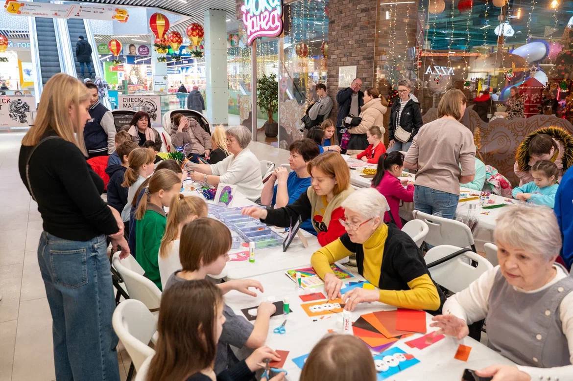 Около 300 домодедовцев приняли участие в доброй предновогодней акции «МастЕРские Деда Мороза» от партии «Единая Россия» Около 300 домодедовцев приняли участие в доброй предновогодней акции «МастЕРские Деда Мороза» от партии «Единая Россия»