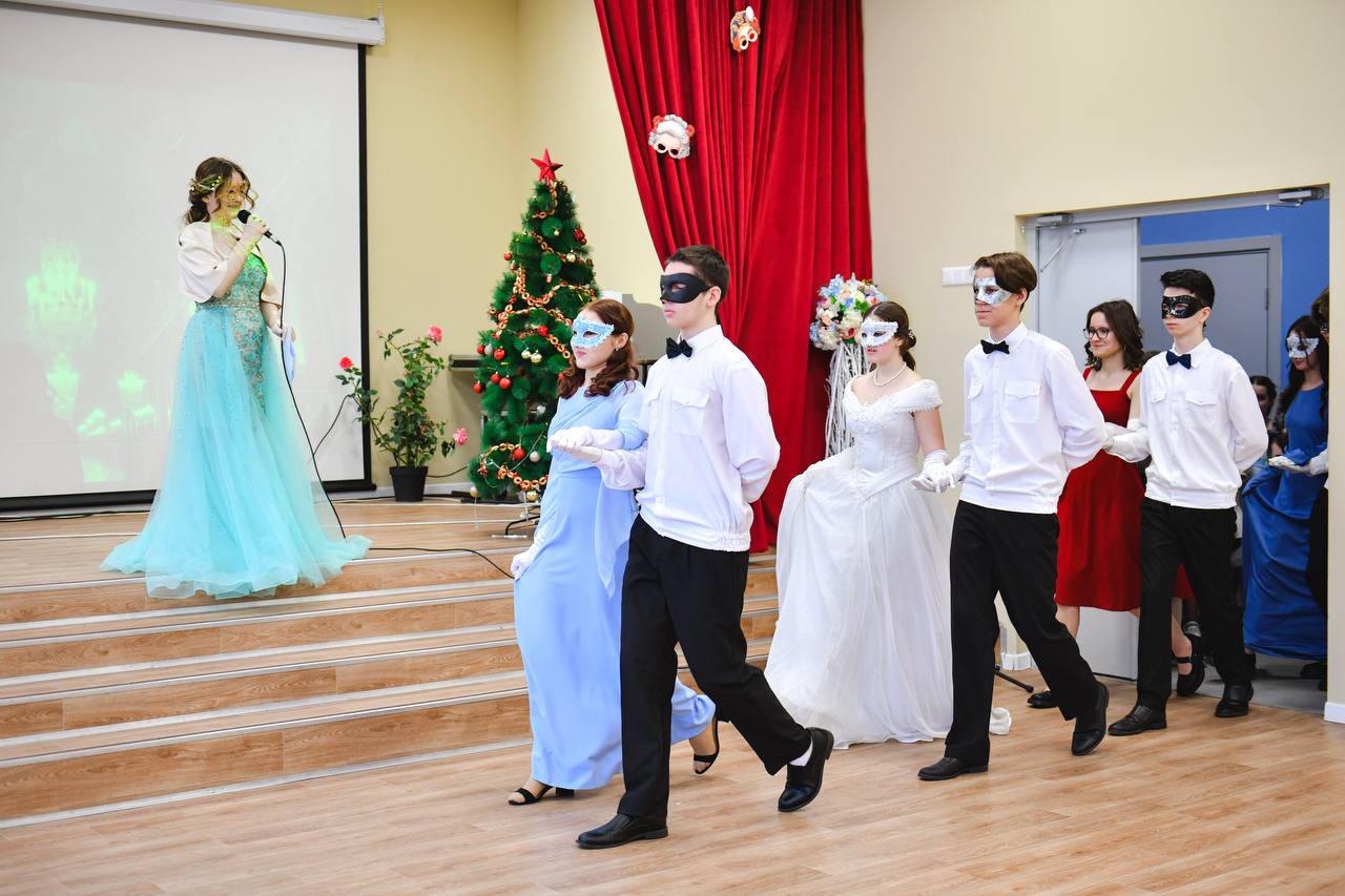 В Химках провели новогодний кадетский бал-маскарад В Химках провели новогодний кадетский бал-маскарад