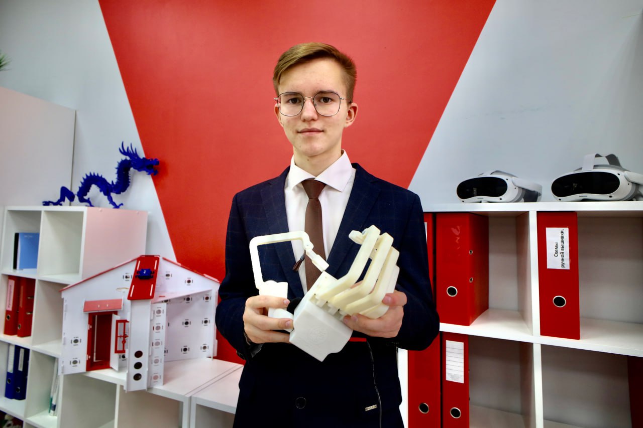 На торжественной церемонии «Гордость Подмосковья» губернатор Андрей Воробьев наградил более 50 юных жителей региона, проявивших выдающиеся способности в спорте, науке, а также мужество в сложных жизненных ситуациях На торжественной церемонии «Гордость Подмосковья» губернатор Андрей Воробьев наградил более 50 юных жителей региона, проявивших выдающиеся способности в спорте, науке, а также мужество в сложных жизненных ситуациях