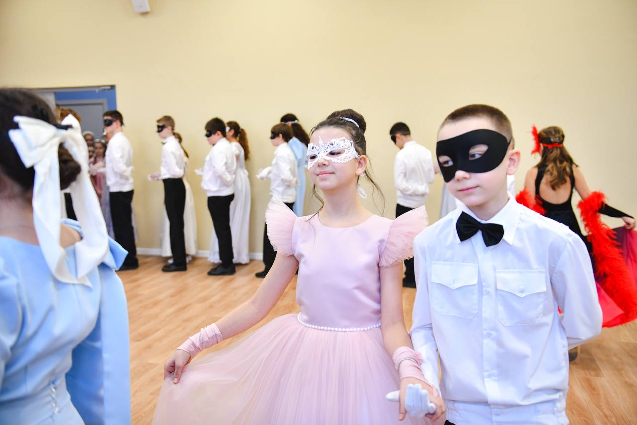 В Химках провели новогодний кадетский бал-маскарад В Химках провели новогодний кадетский бал-маскарад