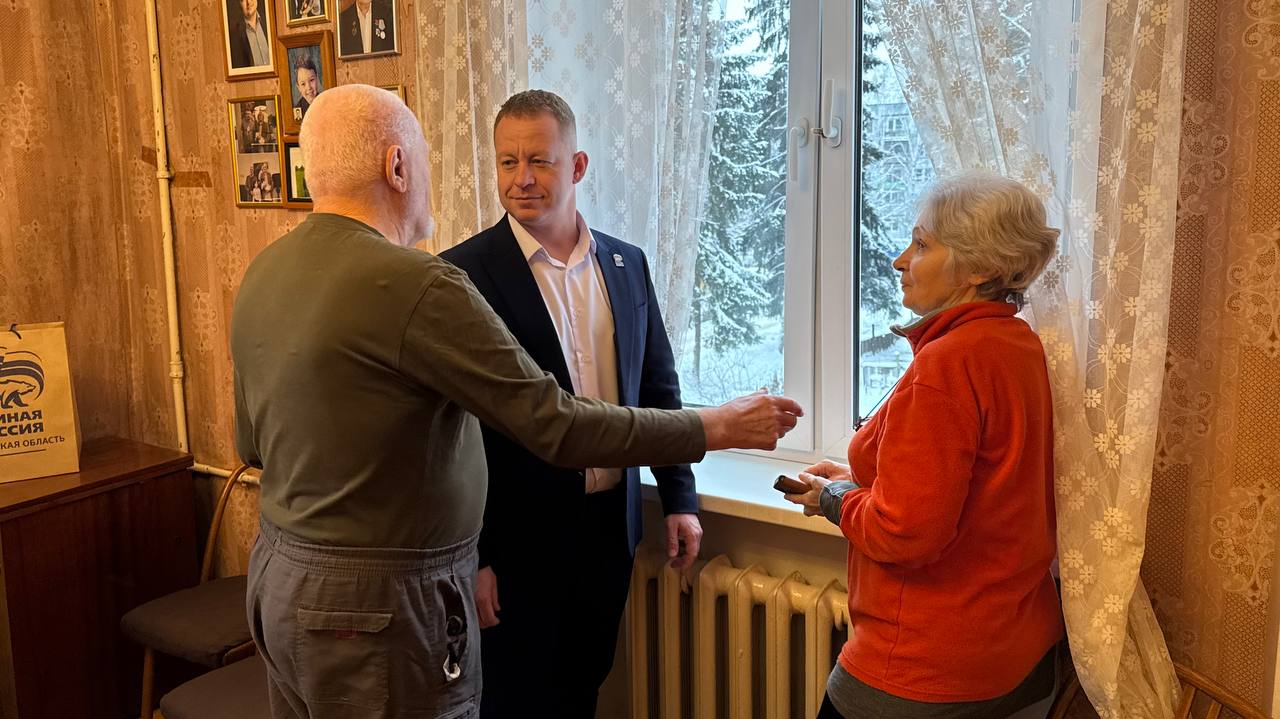 В преддверии Нового года председатель Совета депутатов округа Пушкинский Артём Садула поздравил ветерана Великой Отечественной войны Михаила Беловолова с наступающим праздником В преддверии Нового года председатель Совета депутатов округа Пушкинский Артём Садула поздравил ветерана Великой Отечественной войны Михаила Беловолова с наступающим праздником