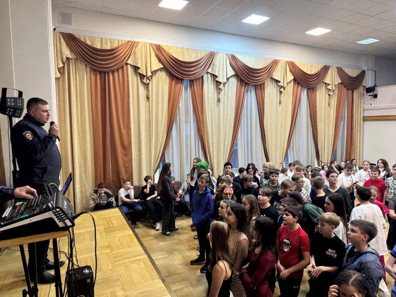 В преддверии новогодних каникул сотрудники отделения по делам несовершеннолетних ОМВД России по г.о. Жуковский провели профилактические беседы в школах В преддверии новогодних каникул сотрудники отделения по делам несовершеннолетних ОМВД России по г.о. Жуковский провели профилактические беседы в школах