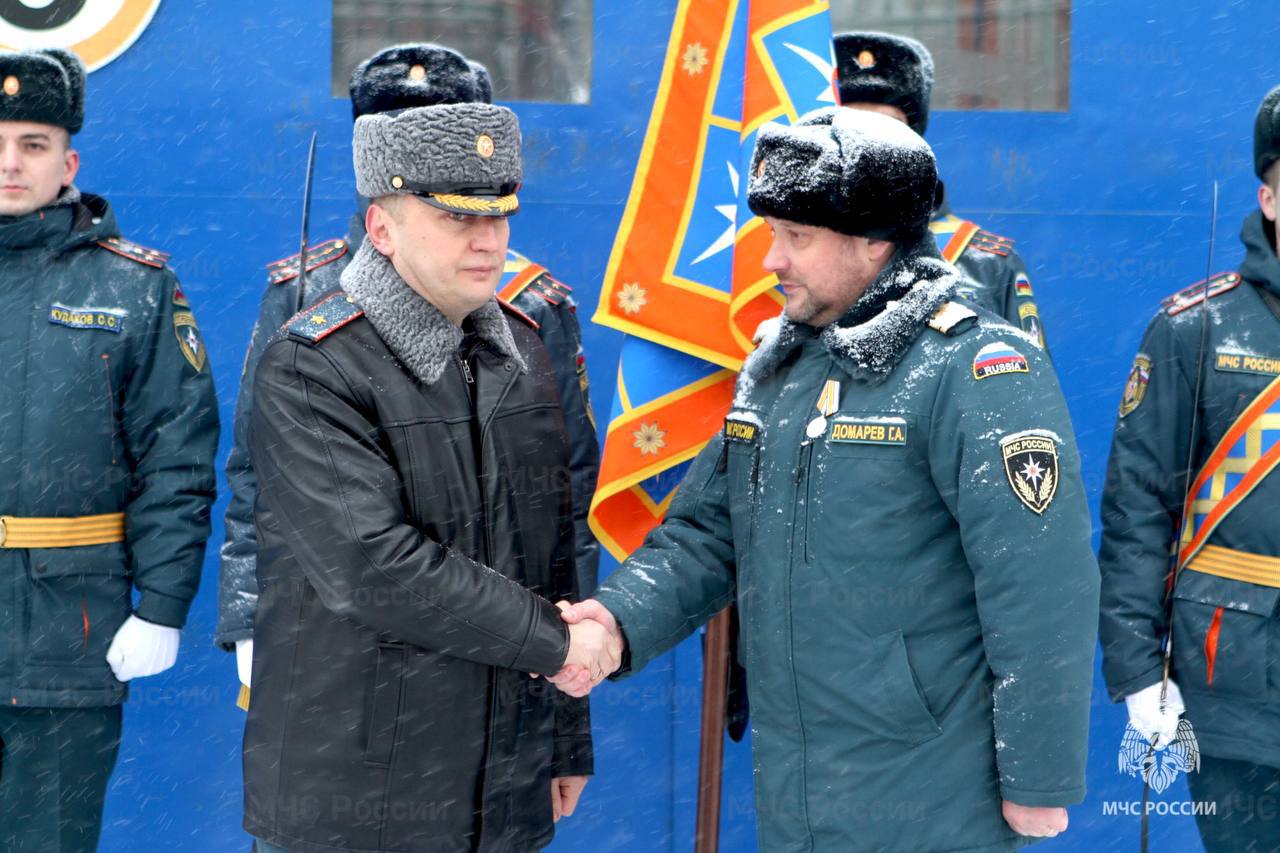 Сотрудникам Главного управления присвоены воинские и специальные звания и вручены ведомственные награды Сотрудникам Главного управления присвоены воинские и специальные звания и вручены ведомственные награды