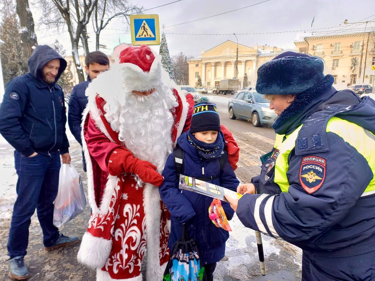 В Подмосковье продолжается реализация профилактической акции "Новогодний патруль" В Подмосковье продолжается реализация профилактической акции "Новогодний патруль"