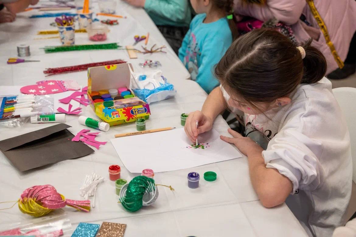 Около 300 домодедовцев приняли участие в доброй предновогодней акции «МастЕРские Деда Мороза» от партии «Единая Россия» Около 300 домодедовцев приняли участие в доброй предновогодней акции «МастЕРские Деда Мороза» от партии «Единая Россия»
