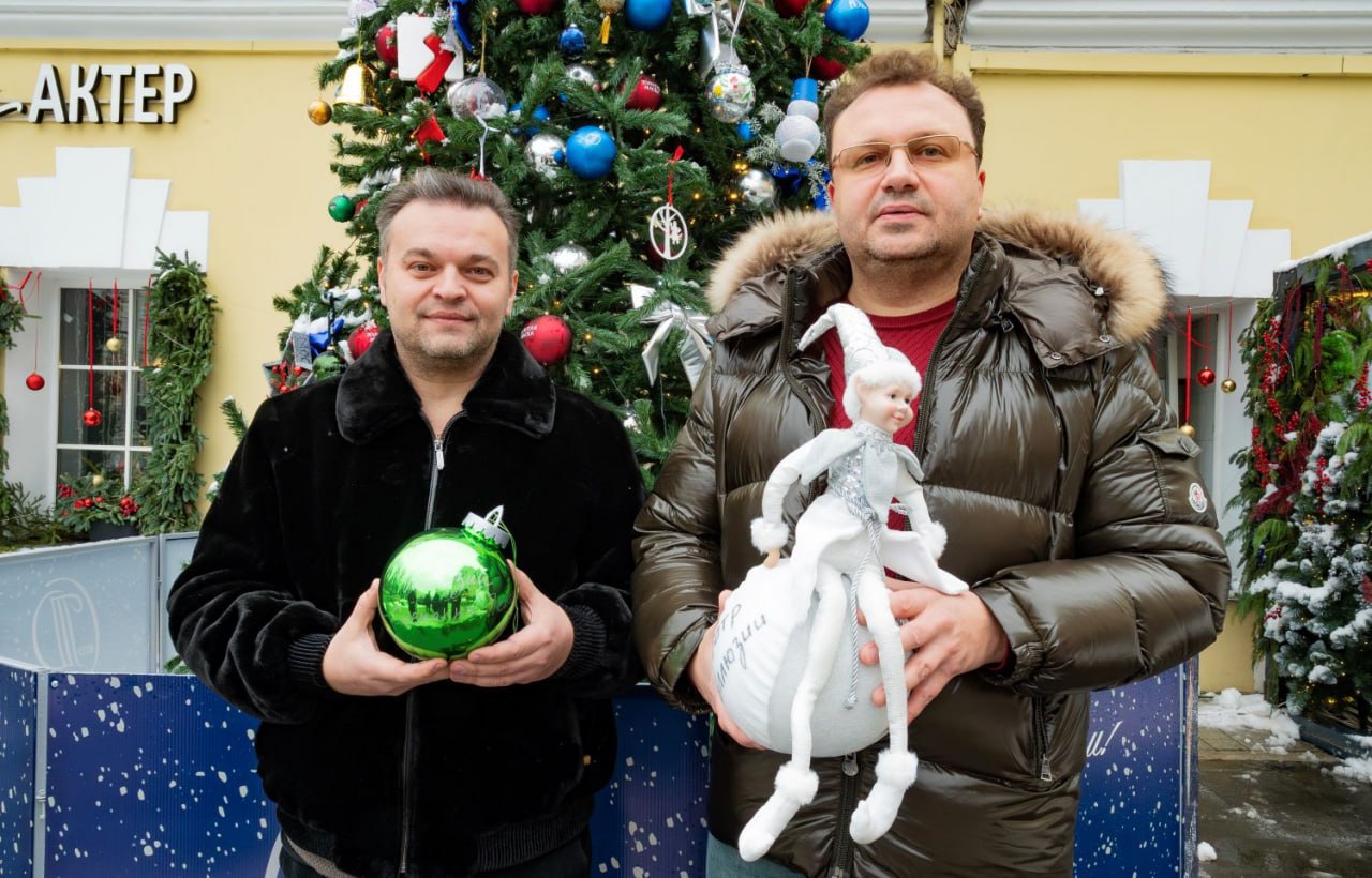 На Страстном бульваре в Москве, где расположен Союз театральных деятелей России, зажигается не только елка, но и новая традиция! На Страстном бульваре в Москве, где расположен Союз театральных деятелей России, зажигается не только елка, но и новая традиция!