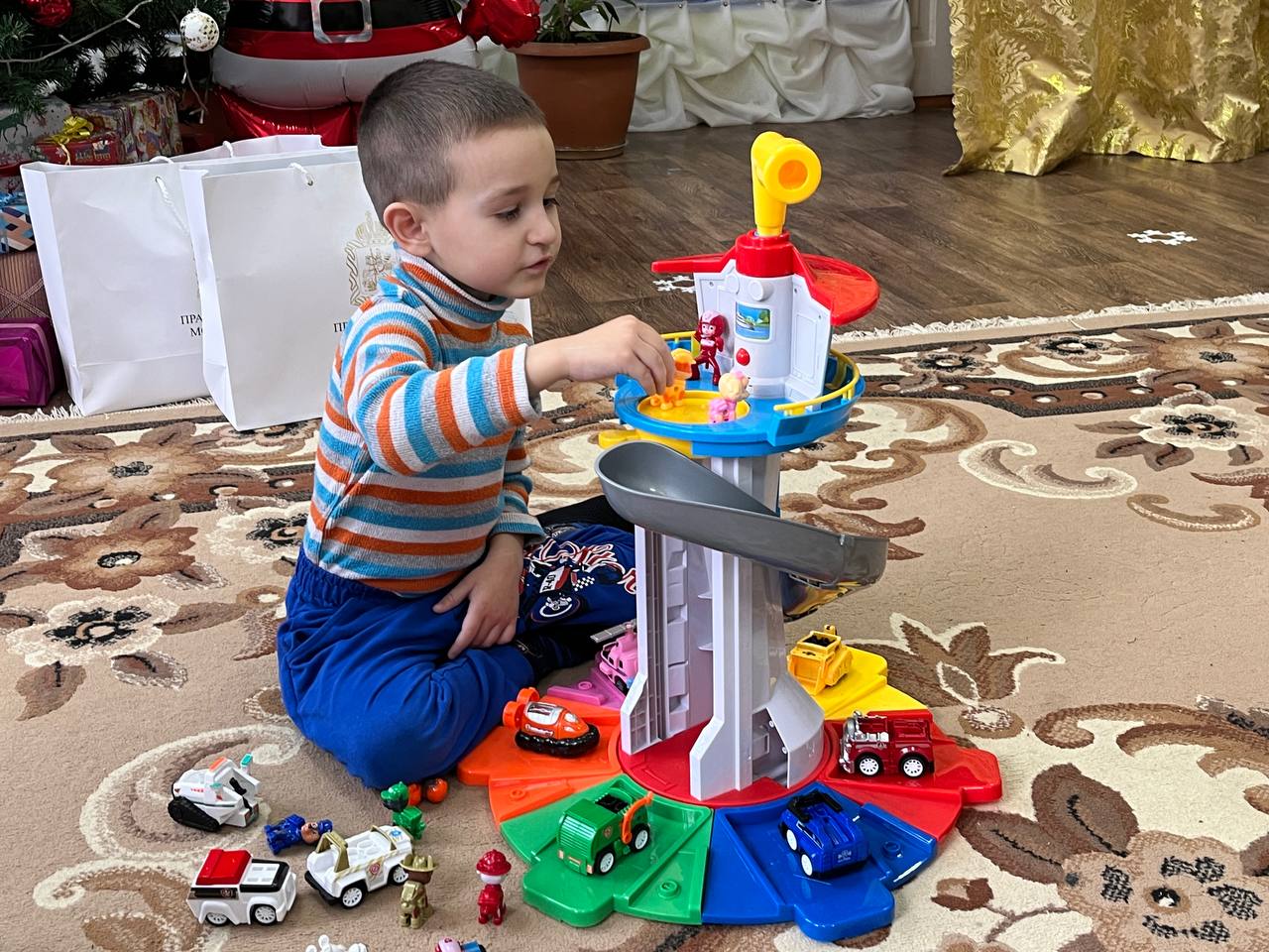4-летний Витя из ДНР получил от Андрея Воробьева самый желанный подарок на Новый год – игровой набор «Щенячий патруль» 4-летний Витя из ДНР получил от Андрея Воробьева самый желанный подарок на Новый год – игровой набор «Щенячий патруль»