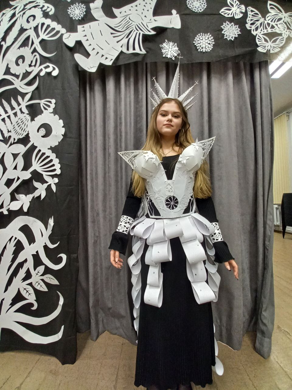 Не можем не поделиться с вами кадрами невероятной бумажной красоты, которую создали воспитанники Пушкинской детской художественной школы Не можем не поделиться с вами кадрами невероятной бумажной красоты, которую создали воспитанники Пушкинской детской художественной школы