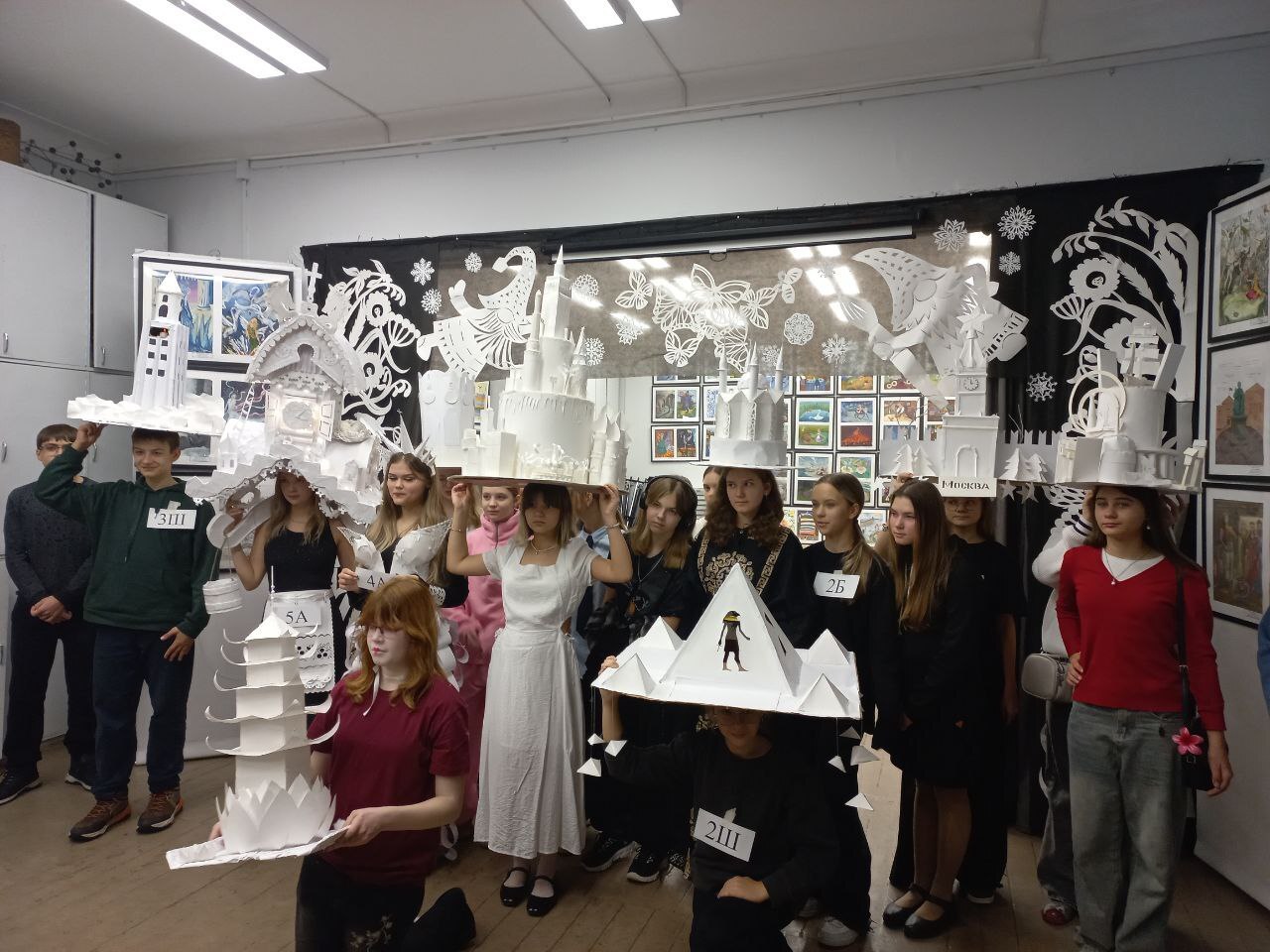 Не можем не поделиться с вами кадрами невероятной бумажной красоты, которую создали воспитанники Пушкинской детской художественной школы Не можем не поделиться с вами кадрами невероятной бумажной красоты, которую создали воспитанники Пушкинской детской художественной школы