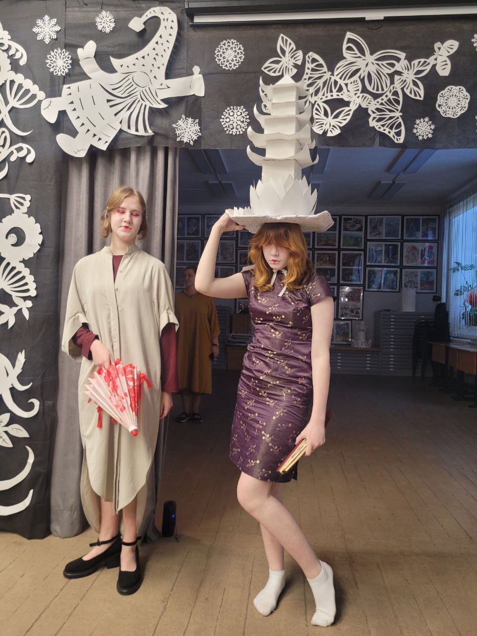 Не можем не поделиться с вами кадрами невероятной бумажной красоты, которую создали воспитанники Пушкинской детской художественной школы Не можем не поделиться с вами кадрами невероятной бумажной красоты, которую создали воспитанники Пушкинской детской художественной школы