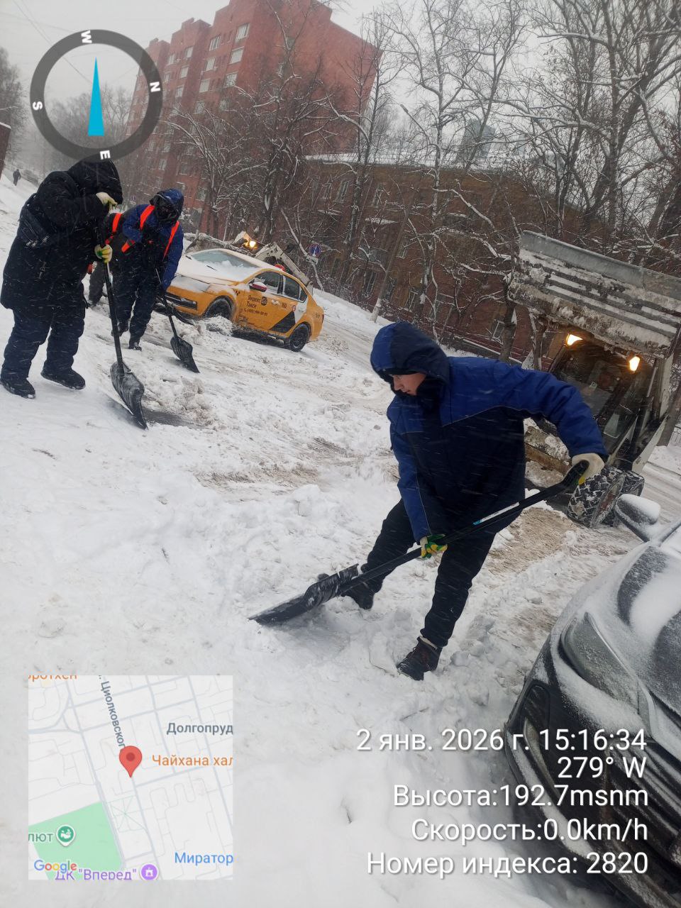 Новогодний Долгопрудный: жители отдыхают, службы чистят город от снега Новогодний Долгопрудный: жители отдыхают, службы чистят город от снега