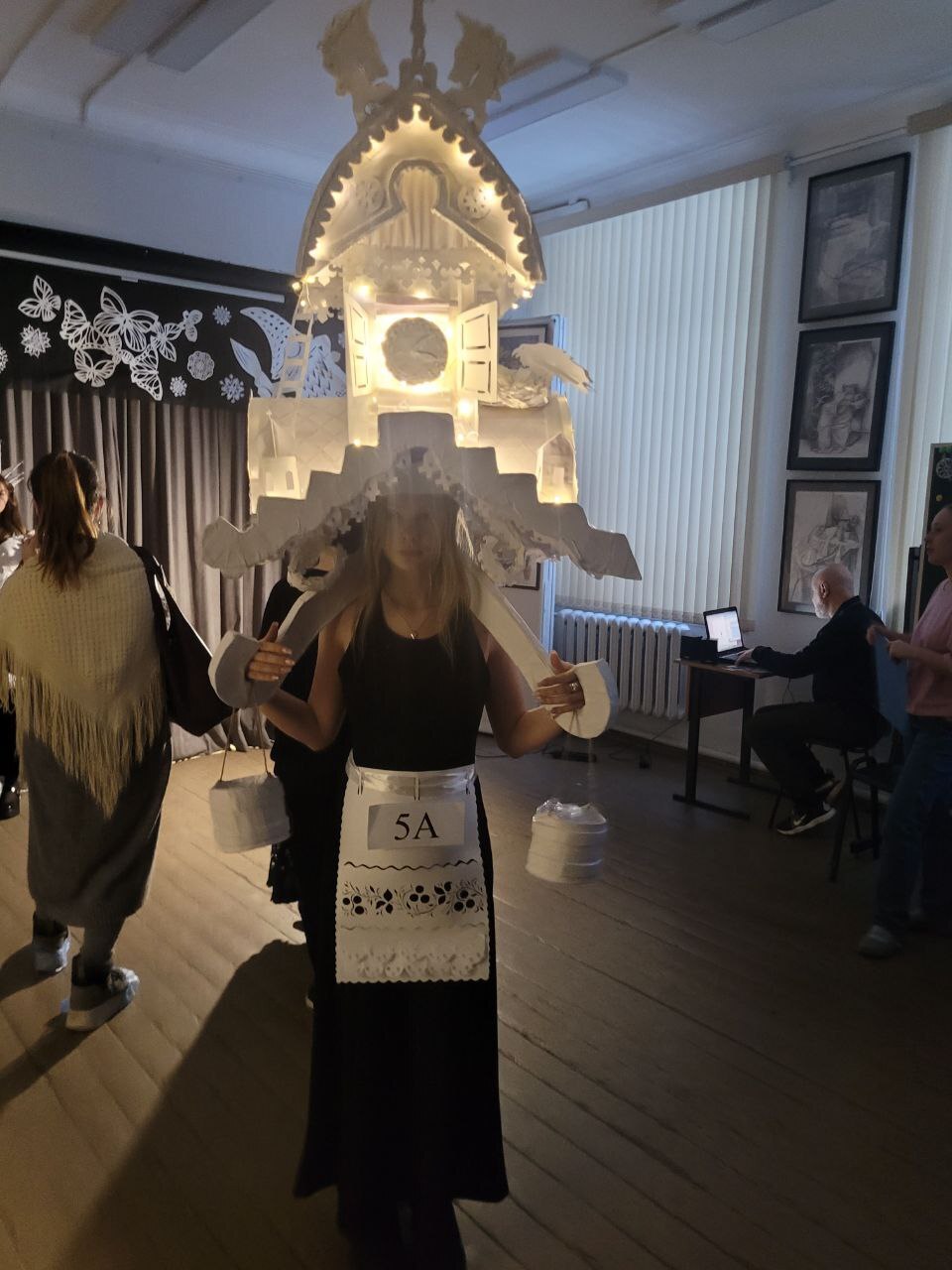 Не можем не поделиться с вами кадрами невероятной бумажной красоты, которую создали воспитанники Пушкинской детской художественной школы