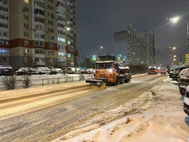 Более 50 единиц техники убирают улицы Люберец от снега
