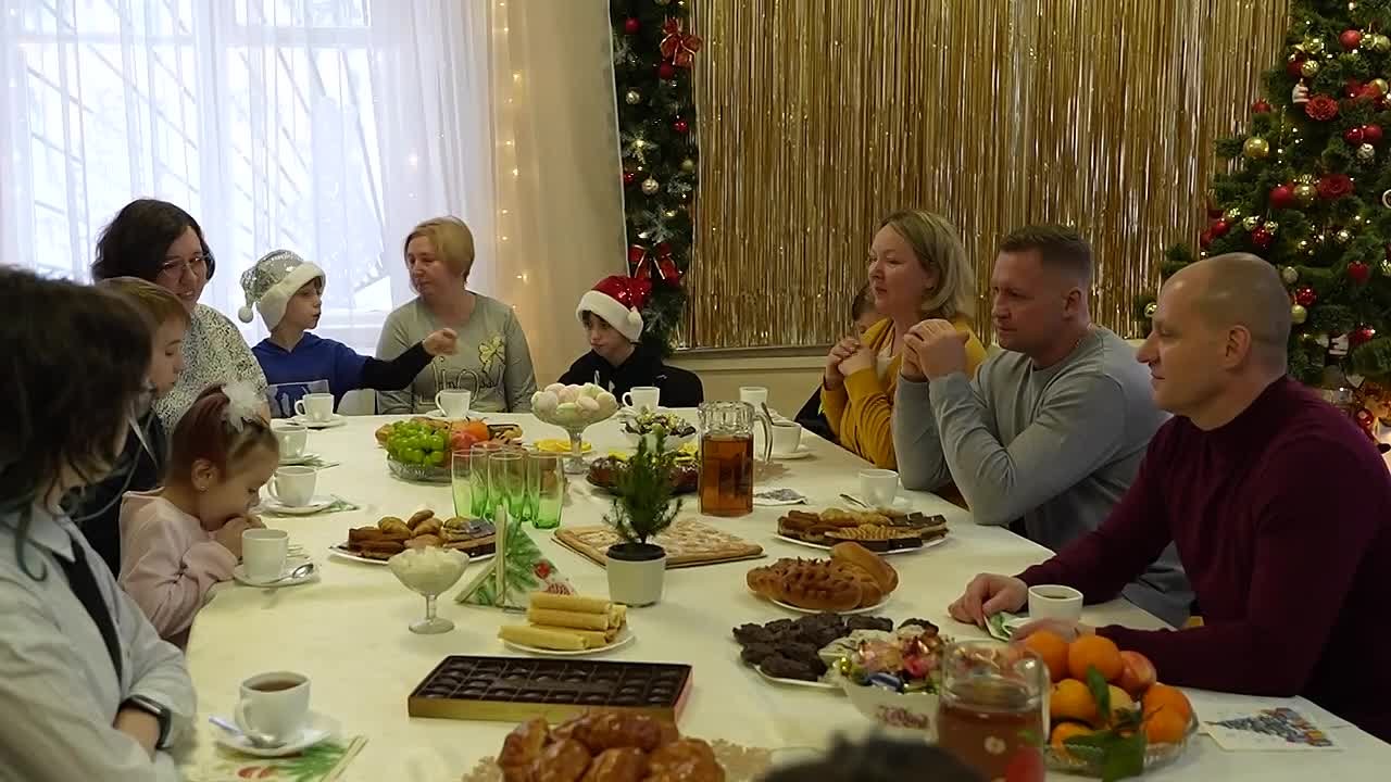 Максим Красноцветов: Встретился с тремя многодетными семьями, главы которых сейчас находятся в зоне СВО