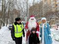 Госавтоинспекторы ОМВД России «Чеховский» присоединились к акции «Полицейский Дед Мороз»