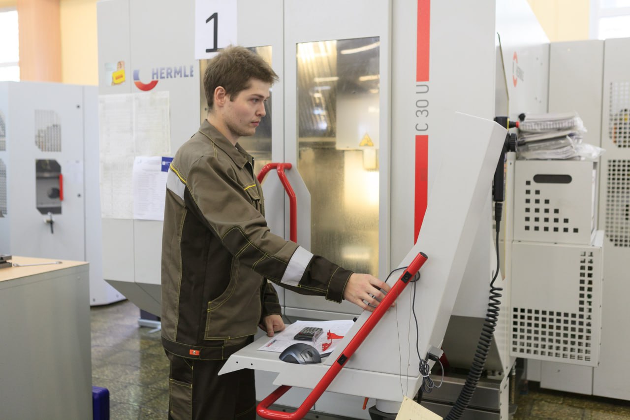 Игорь Трифонов: Одно из важнейших направлений работы – обеспечение стабильного роста экономики Игорь Трифонов: Одно из важнейших направлений работы – обеспечение стабильного роста экономики