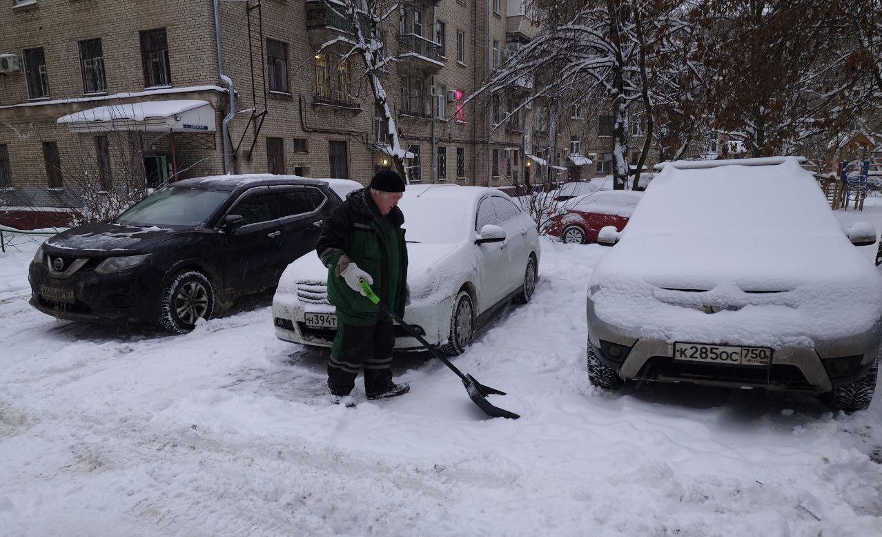 Улицы Химок расчищают от снега Улицы Химок расчищают от снега
