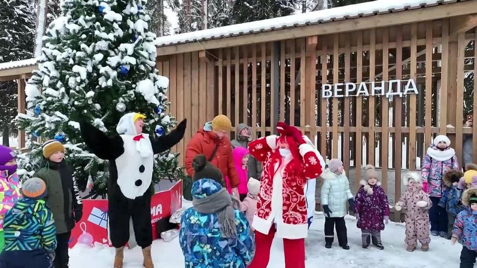 Максим Красноцветов: Парки округа превратились с зимнюю сказку!