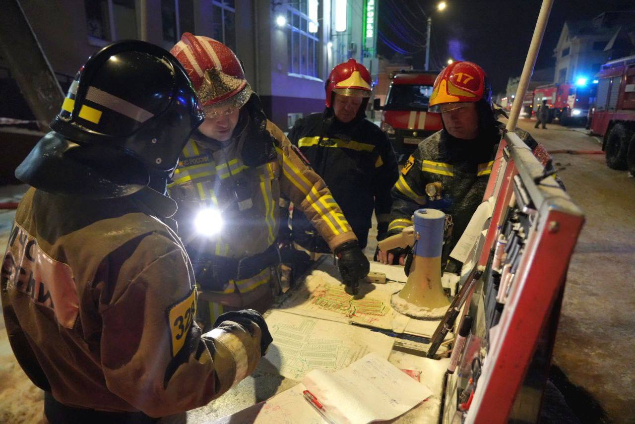 Минувшей ночью на улице 1-я Рыбная произошел пожар на территории рынка «Щедруха» Минувшей ночью на улице 1-я Рыбная произошел пожар на территории рынка «Щедруха»