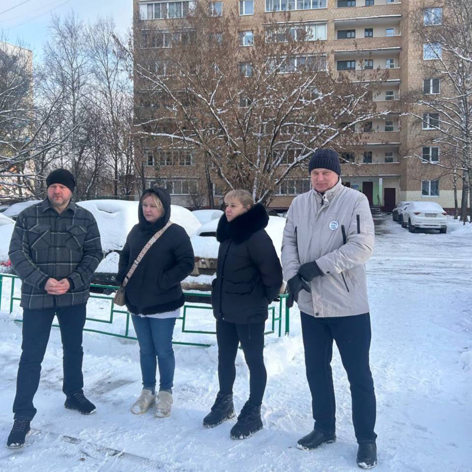 Заместитель главы округа Вадим Буров провёл плановый обход территорий микрорайона Юбилейный Заместитель главы округа Вадим Буров провёл плановый обход территорий микрорайона Юбилейный