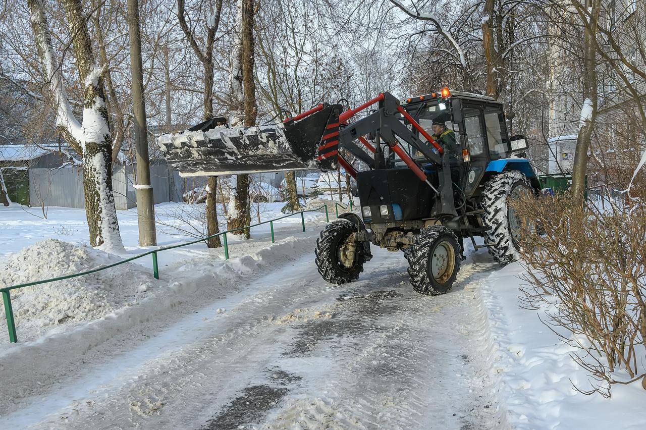 Коммунальные службы Подольска активно наводят порядок на территории округа Коммунальные службы Подольска активно наводят порядок на территории округа