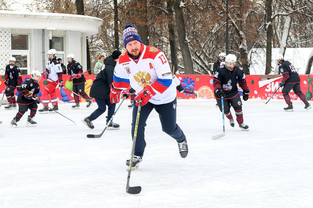 Роман Любимов провёл мастер-класс для юных хоккеистов Подольска Роман Любимов провёл мастер-класс для юных хоккеистов Подольска