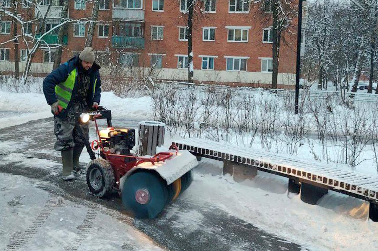 Коммунальные службы Подольска активно наводят порядок на территории округа Коммунальные службы Подольска активно наводят порядок на территории округа