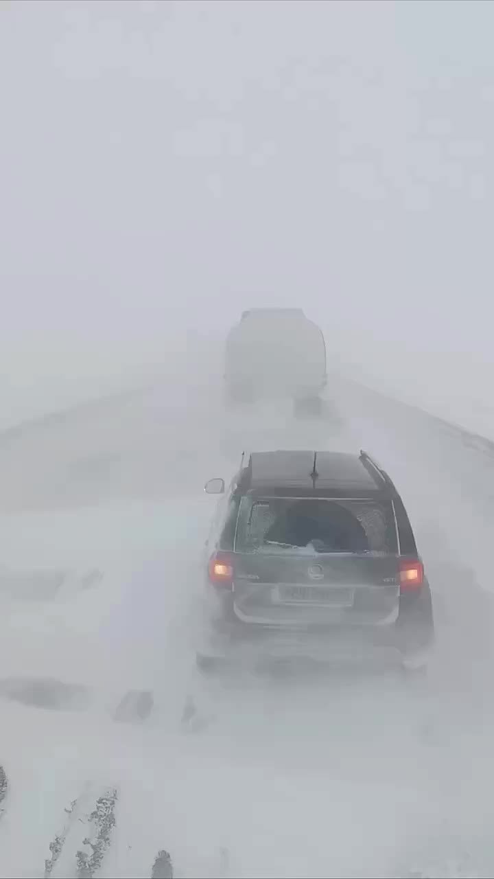 Новости к этому часу:. Снежная буря накрыла несколько регионов Урала и Поволжья