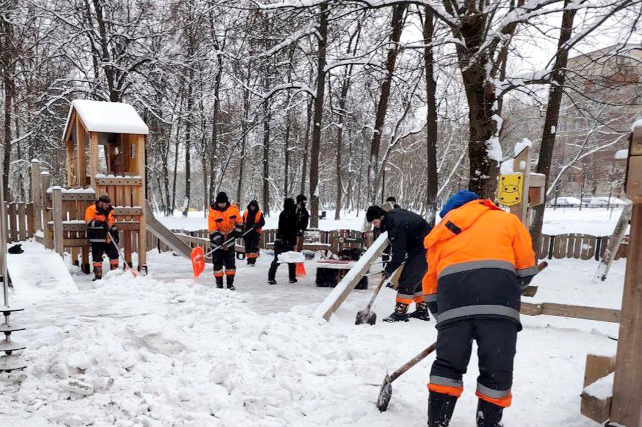 Коммунальные службы Подольска активно наводят порядок на территории округа