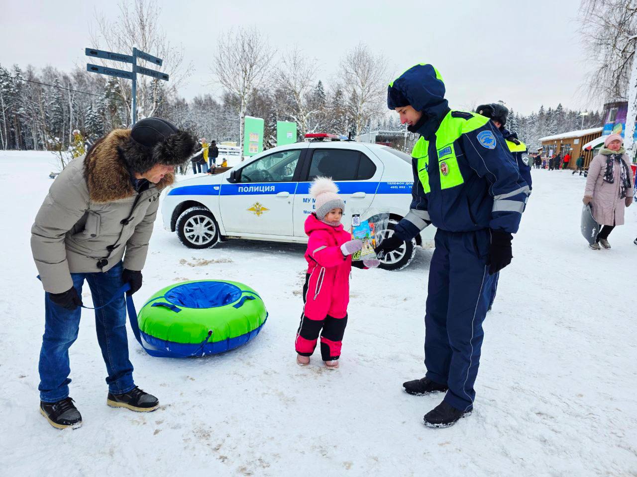 Сотрудники Госавтоинспекции г.о. «Власиха» провели информационное мероприятие «Безопасные горки» Сотрудники Госавтоинспекции г.о. «Власиха» провели информационное мероприятие «Безопасные горки»