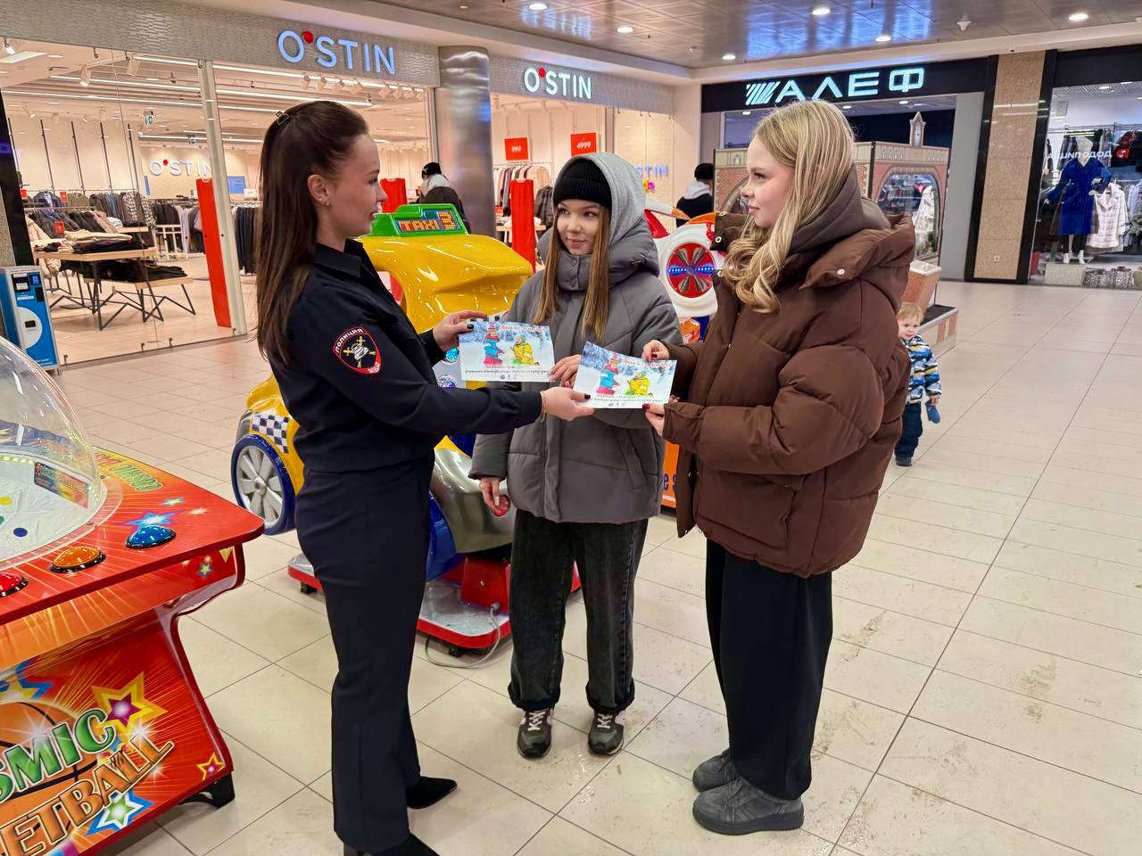 В торговых центрах Московской области автоинспекторы рассказали про безопасность маленьких пассажиров В торговых центрах Московской области автоинспекторы рассказали про безопасность маленьких пассажиров