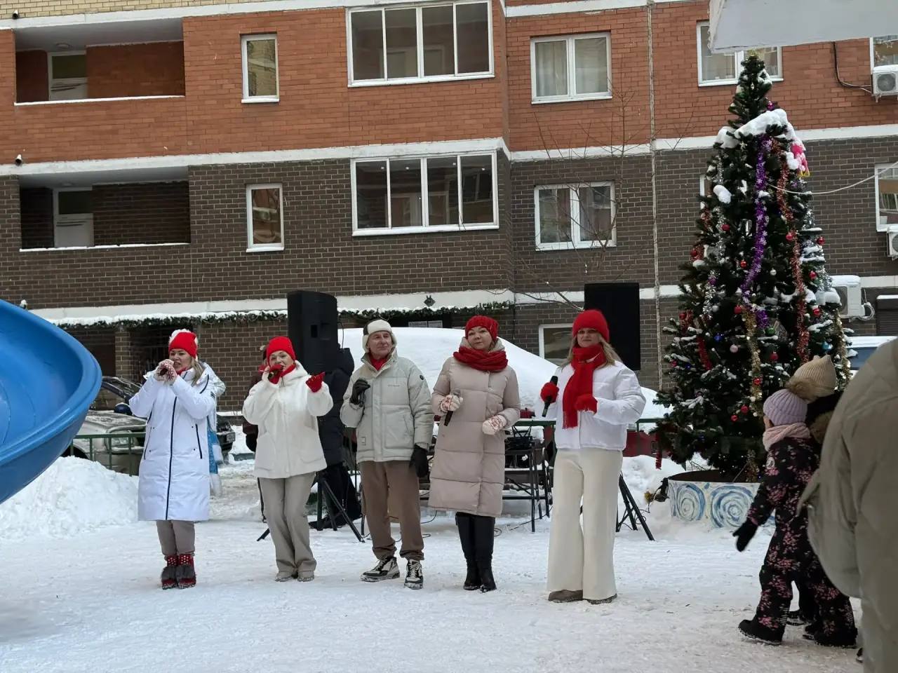 Уважаемые жители!. Да, Новый год — это действительно волшебное время, наполненное ожиданием и радостью! Уважаемые жители!. Да, Новый год — это действительно волшебное время, наполненное ожиданием и радостью!