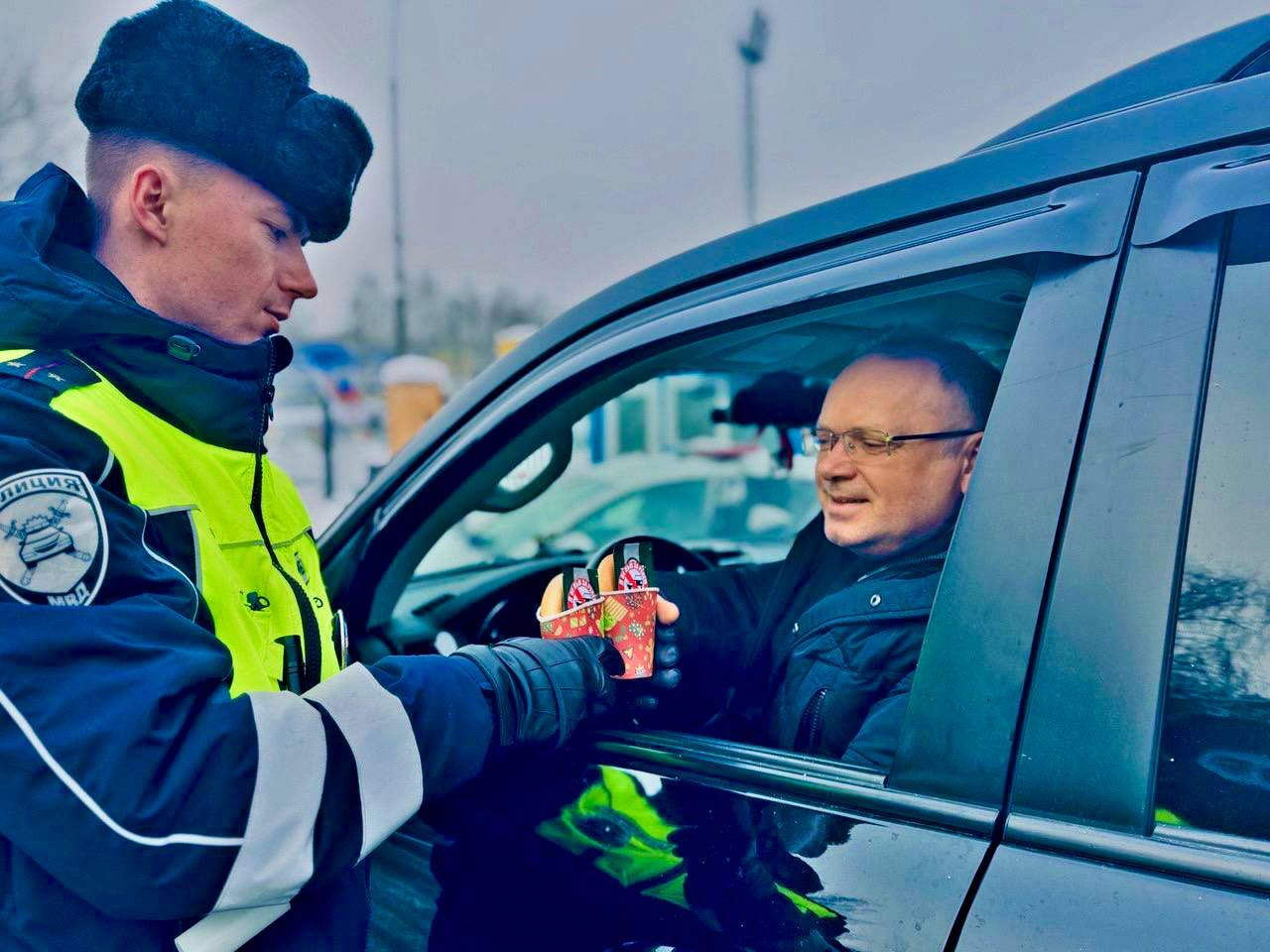 В Московской области сотрудники Госавтоинспекции провели акцию «За рулем - не крепче чая!» В Московской области сотрудники Госавтоинспекции провели акцию «За рулем - не крепче чая!»