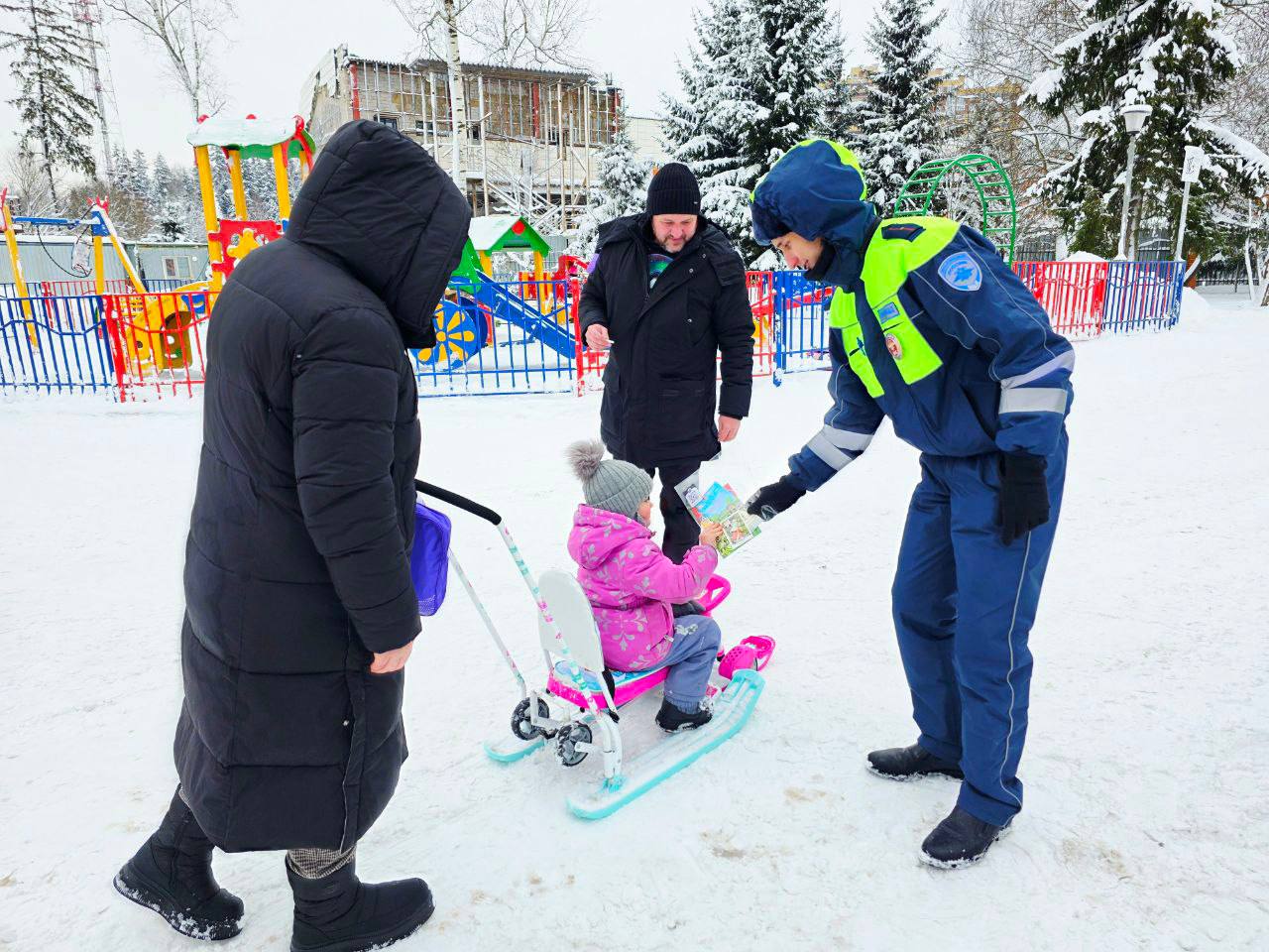 Сотрудники Госавтоинспекции г.о. «Власиха» провели информационное мероприятие «Безопасные горки» Сотрудники Госавтоинспекции г.о. «Власиха» провели информационное мероприятие «Безопасные горки»