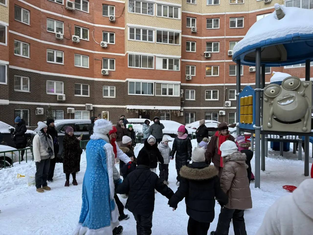 Уважаемые жители!. Да, Новый год — это действительно волшебное время, наполненное ожиданием и радостью! Уважаемые жители!. Да, Новый год — это действительно волшебное время, наполненное ожиданием и радостью!