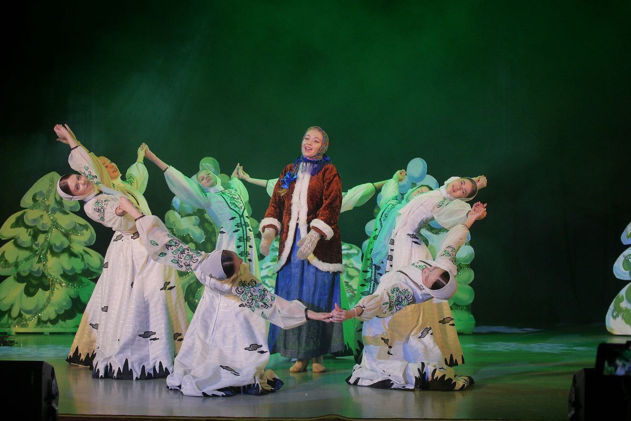 Кто ещё не зарядился новогодней атмосферой, самое время сходить с детьми на сказку